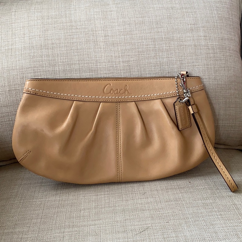 Coach Wristlet Clutch Buttery Leather in Tan